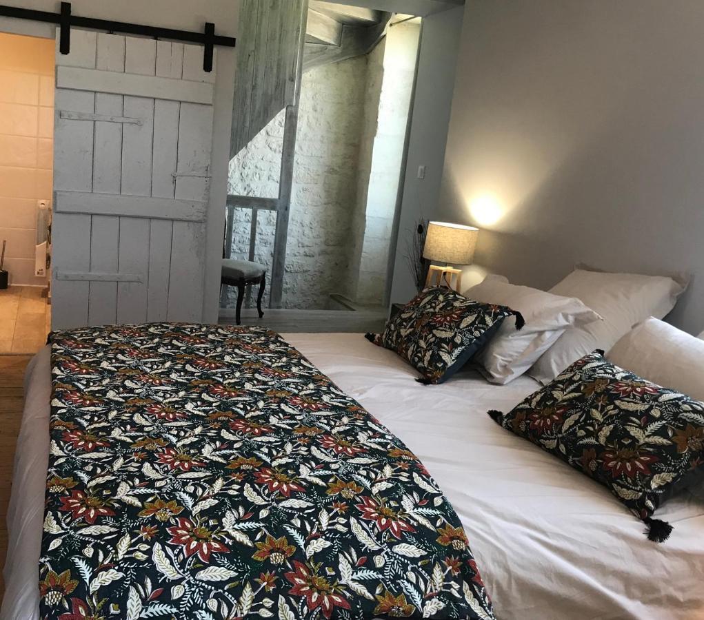 Logis De Pierre Levee Bed and Breakfast Bessines Eksteriør billede