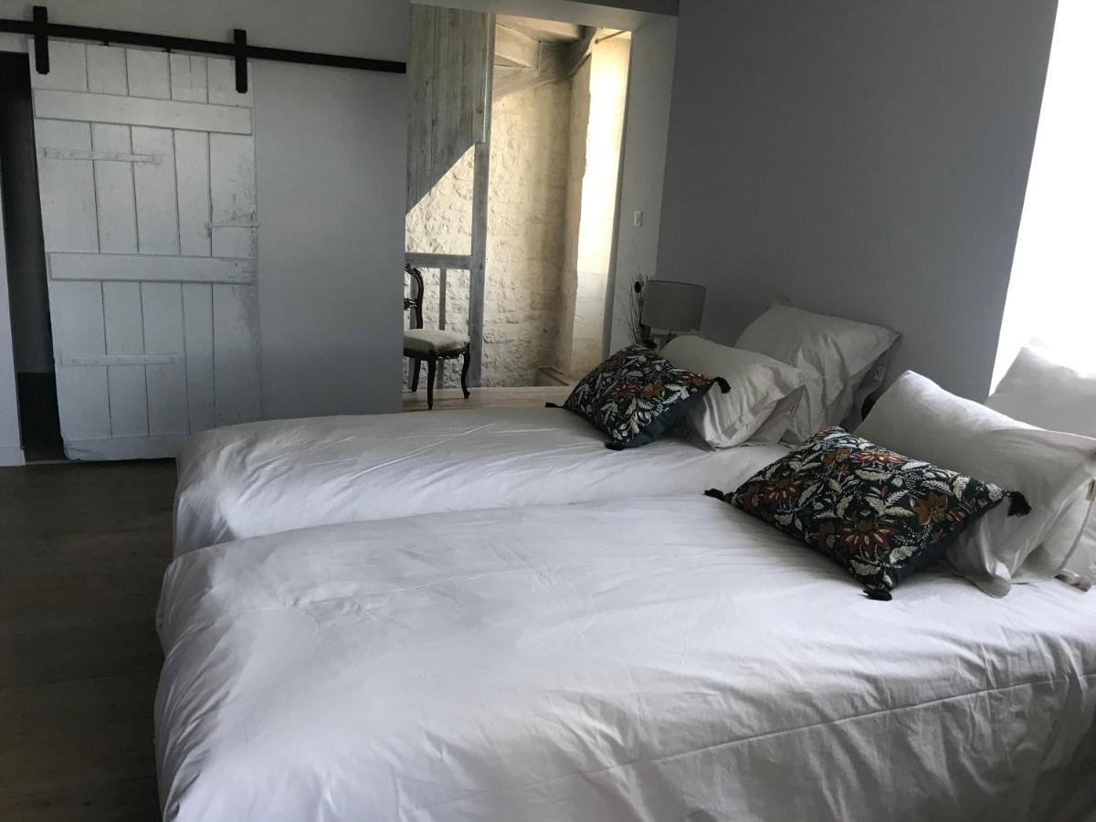 Logis De Pierre Levee Bed and Breakfast Bessines Eksteriør billede